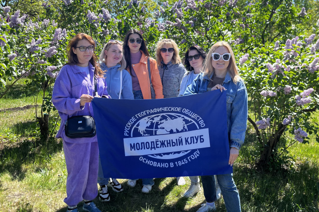 Аллея в ботаническом саду