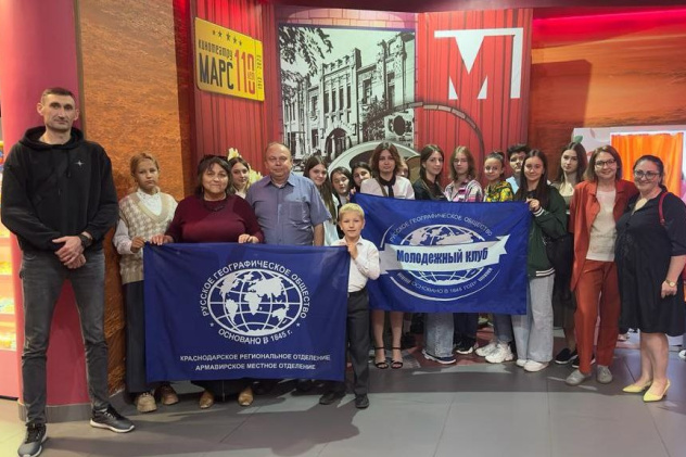 Участники премьеры фильма "Повелитель ветра" в Армавире