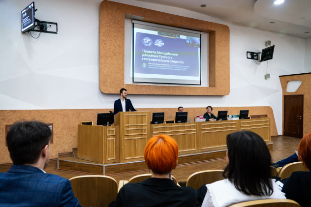 Кирилл Макаров докладывает на Общем собрании КРО РГО Кирилл Макаров докладывает на Общем собрании КРО РГО