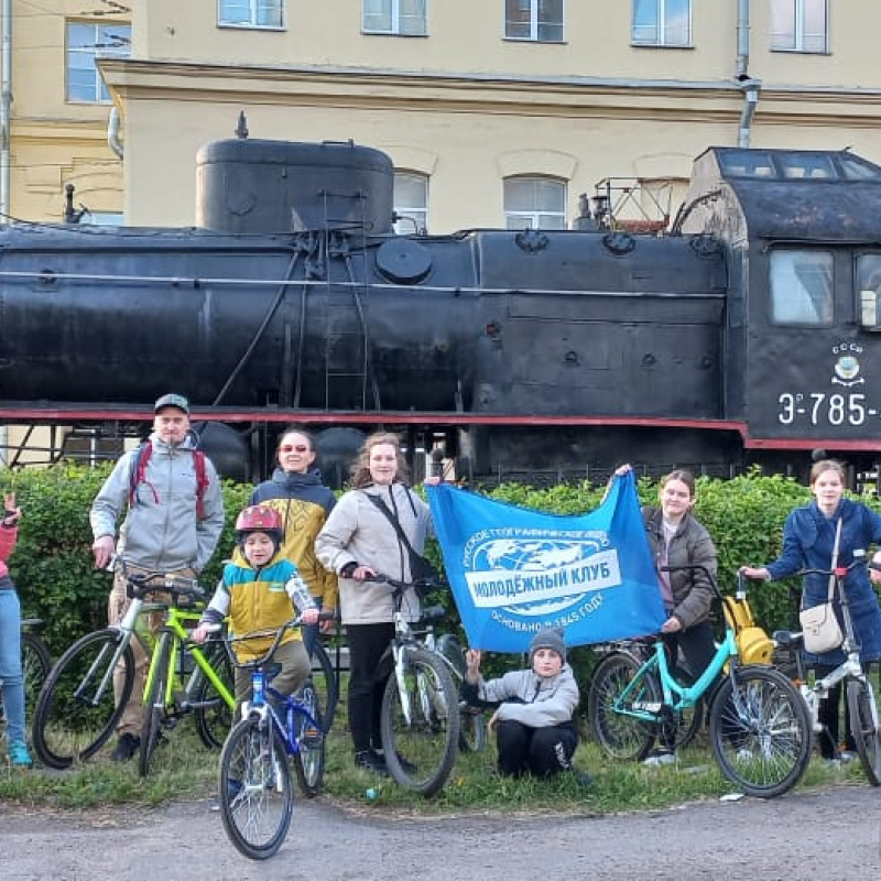 Паровоз Эр 785-49 на улице Седова