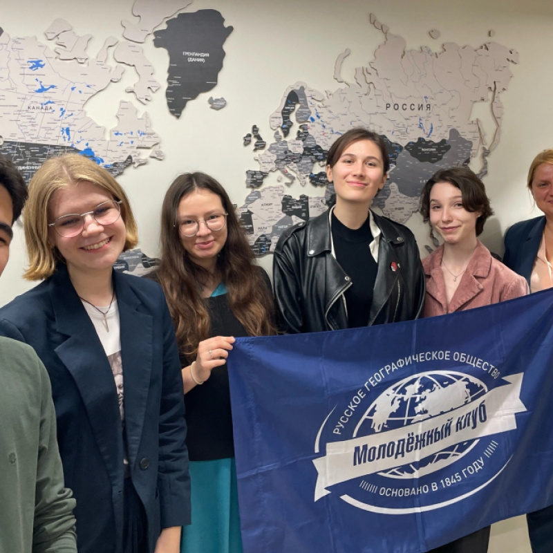 Активисты клуба и гости презентации