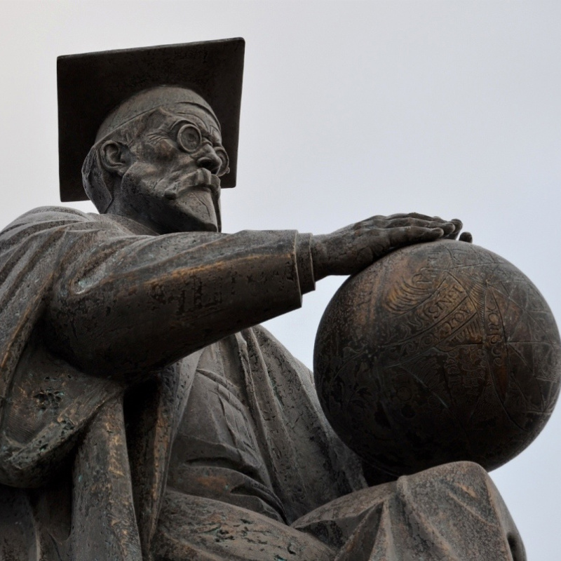 Памятник выдающемуся учёному-естествоиспытателю В.И. Вернадскому в Тамбове Памятник выдающемуся учёному-естествоиспытателю В.И. Вернадскому в Тамбове