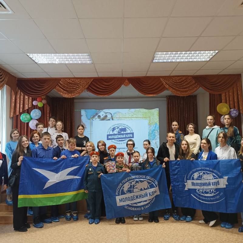 Групповое фото, сделанное в актовом зале школы №340 Невского района Санкт-Петербурга.