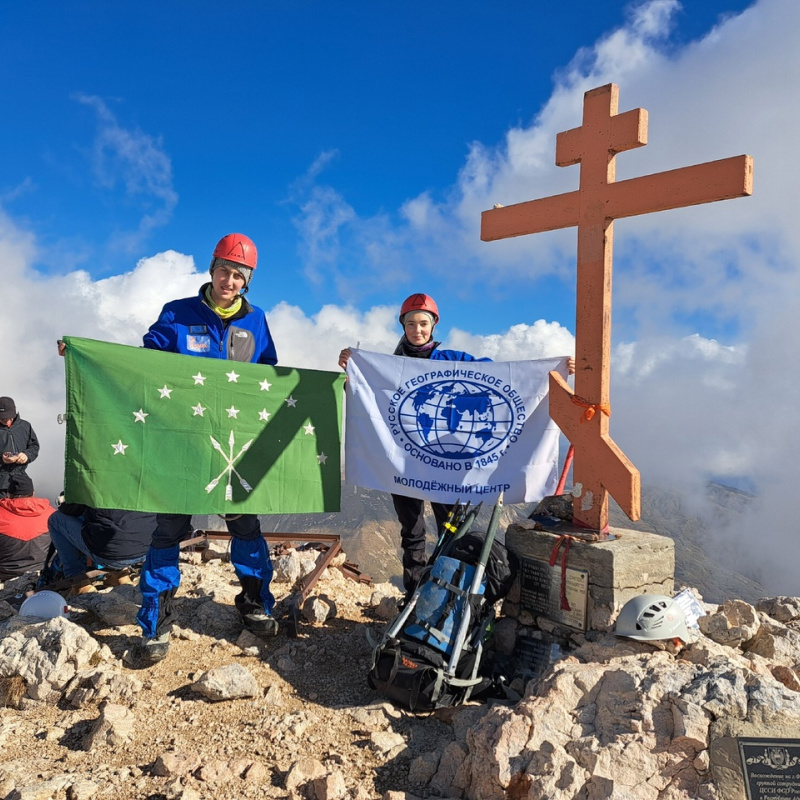 Заместитель руководителя МЦ РГО в Адыгее Даниил Амралиев и пресс-секретарь центра Ксения Амралиева, 