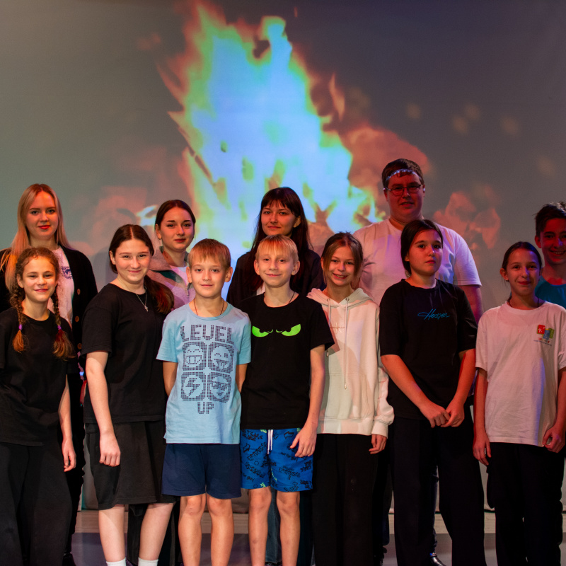 Актеры спектакля "Многонациональная Россия"