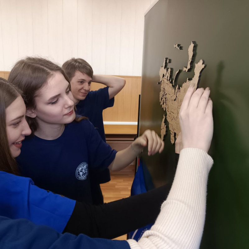 Активисты МК РГО "Салют" проводят мастер-классы по сбору спилс-карт Активисты МК РГО "Салют" проводят мастер-классы по сбору спилс-карт