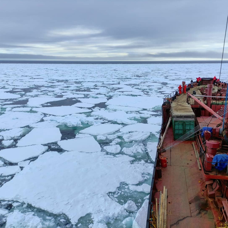 Судно "Михаил Сомов" во льдах Судно "Михаил Сомов" во льдах