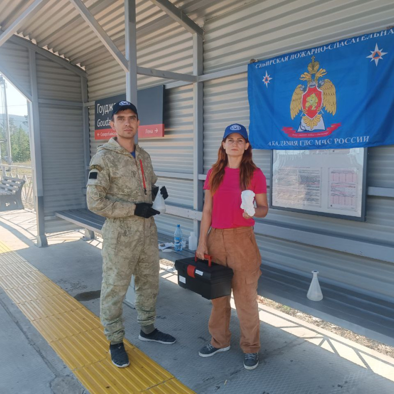 Ученые с оборудованием