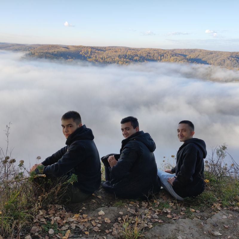 На фоне тумана над долиной р.Кондома На фоне тумана над долиной р.Кондома