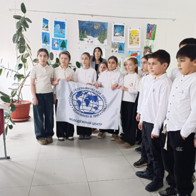 Юные лицеисты перед акцией о блокадном Ленинграде