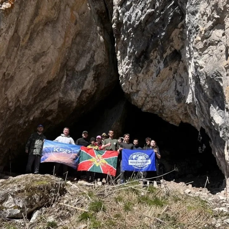Активисты отыскали затерянную в горах пещеру