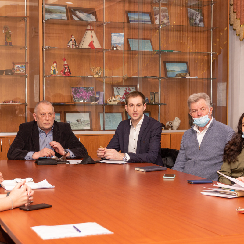 Круглый стол