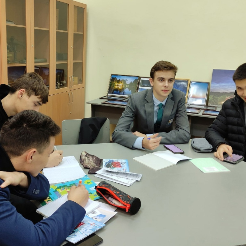 Во время занятий "Географической школы"