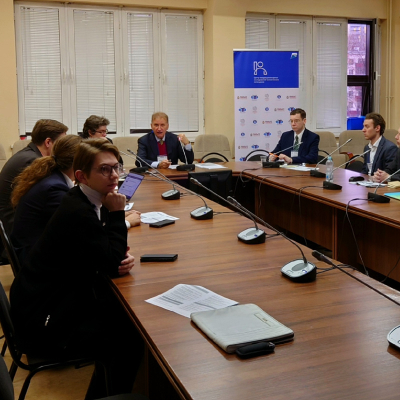 Круглый стол Михаила Ильина 