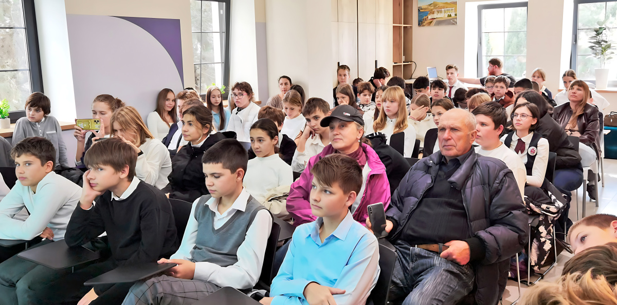 Встреча с летчиком-испытателем Валерием Епанчинцевым Встреча с летчиком-испытателем Валерием Епанчинцевым