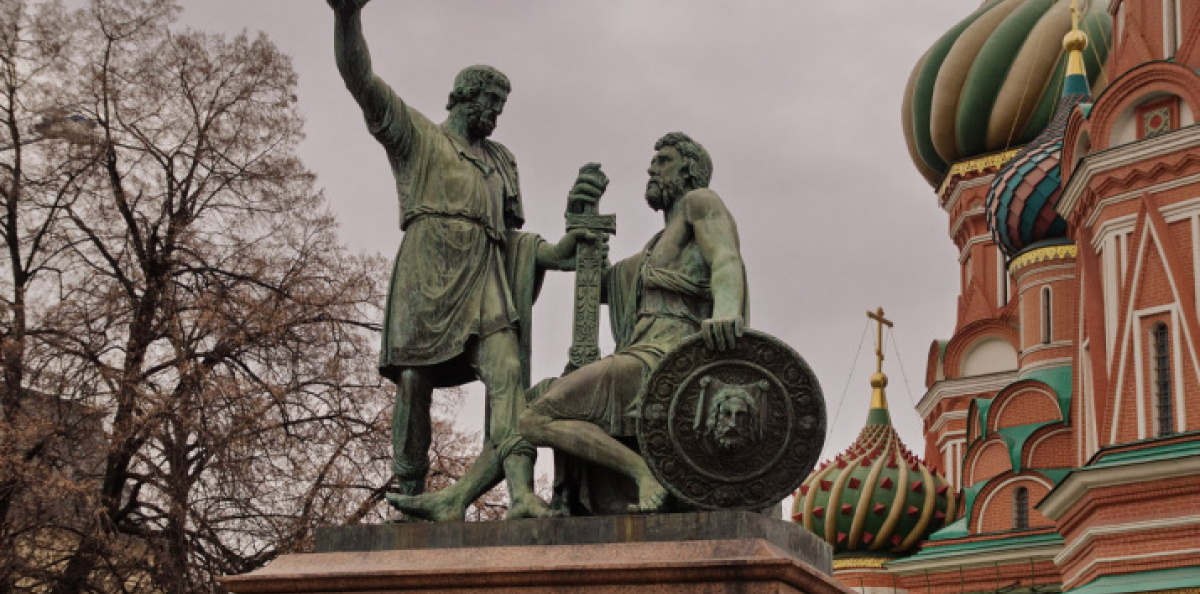 Памятник Минину и Пожарскому в Москве Памятник Минину и Пожарскому в Москве