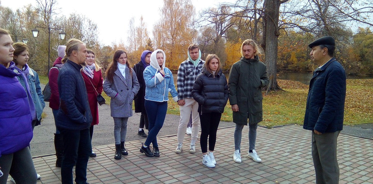 В усадьбе Владимира Вернадского В усадьбе Владимира Вернадского
