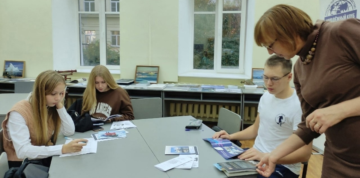 Во время занятий "Географической школы" Во время занятий "Географической школы"