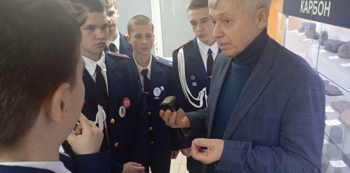 В геологическом музее ЛГПУ
