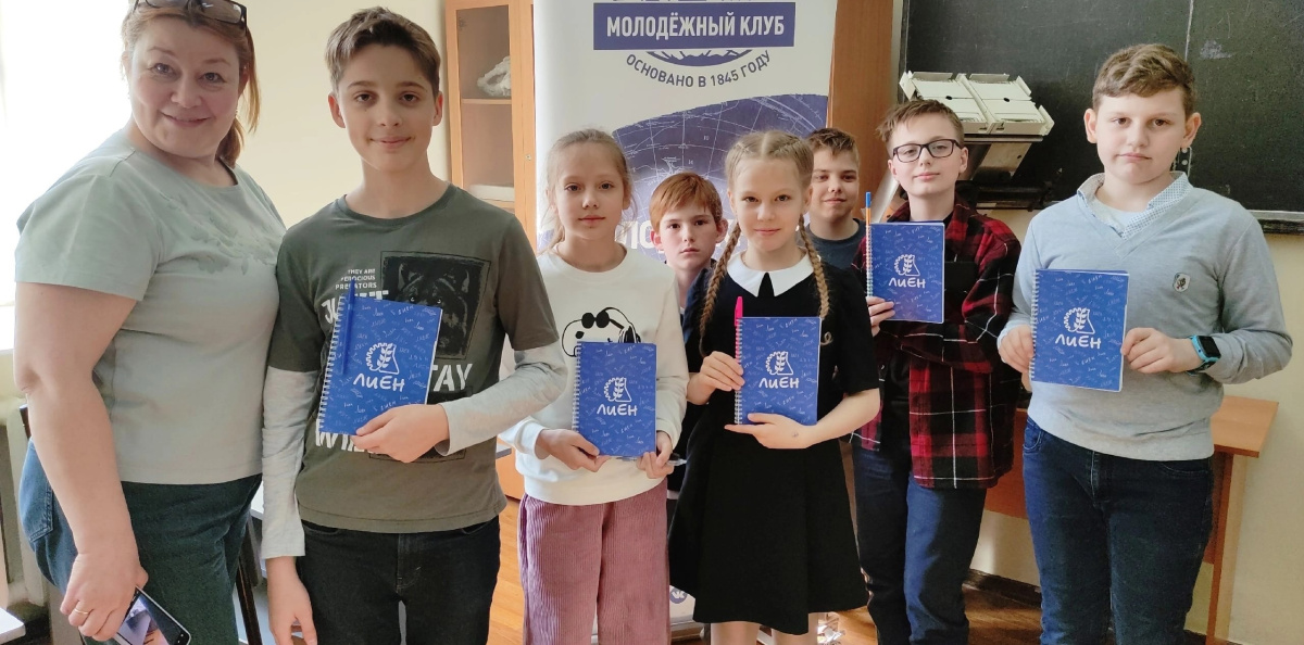 Во время занятий "Географической школы" Во время занятий "Географической школы"