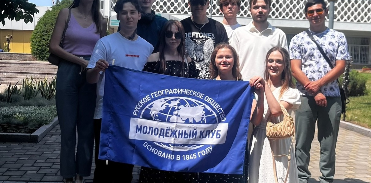 Молодежный клуб "Донбасс" с экскурсией в донецком ботаническом саду Молодежный клуб "Донбасс" с экскурсией в донецком ботаническом саду