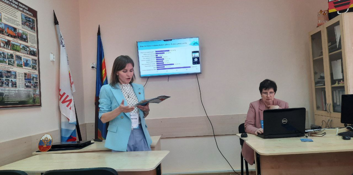 Выступление с докладом руководителя клуба "Портулан" Выступление с докладом руководителя клуба "Портулан"