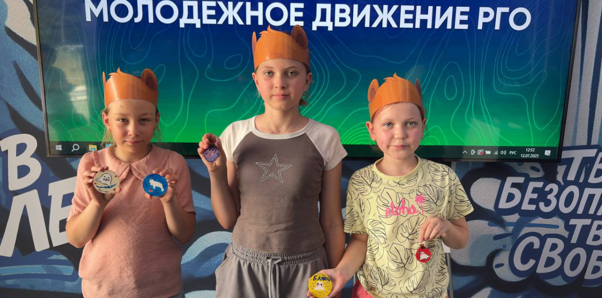 Участницы мастер-класса с сувенирами