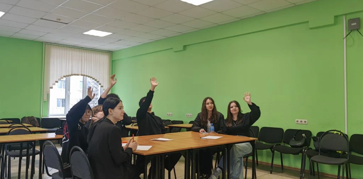 Участники телемост-квиза отвечают на вопросы викторины Участники телемост-квиза отвечают на вопросы викторины