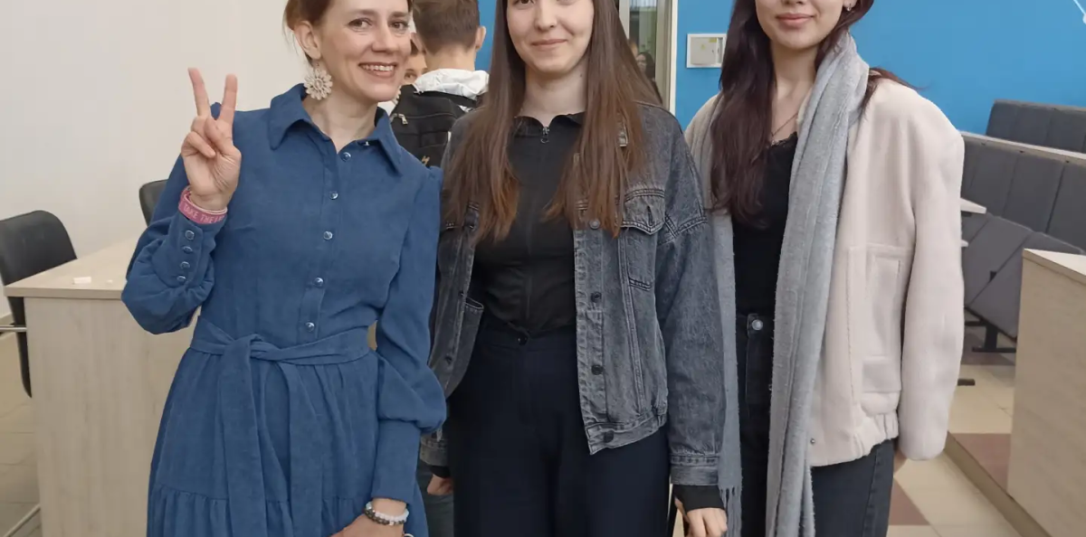 Ксения Салазанова с активистами Ксения Салазанова с активистами