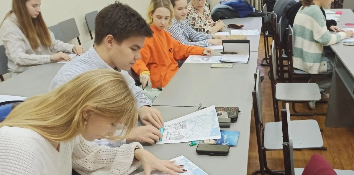 Во время занятий "Географической школы" Во время занятий "Географической школы"