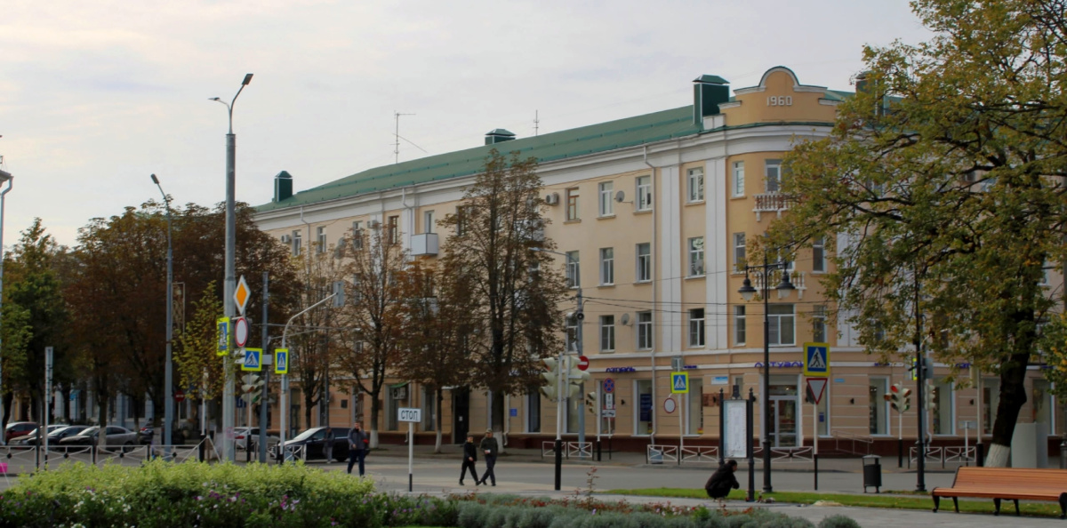 На площади Ленина