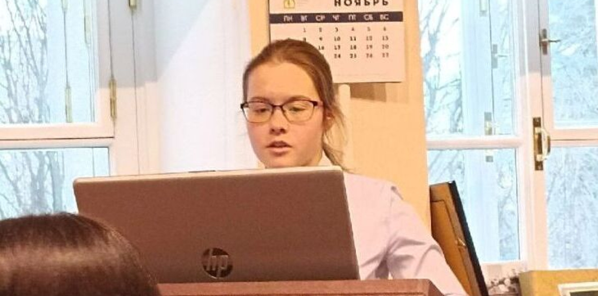 Екатерина Якушева выступает с докладом Екатерина Якушева выступает с докладом