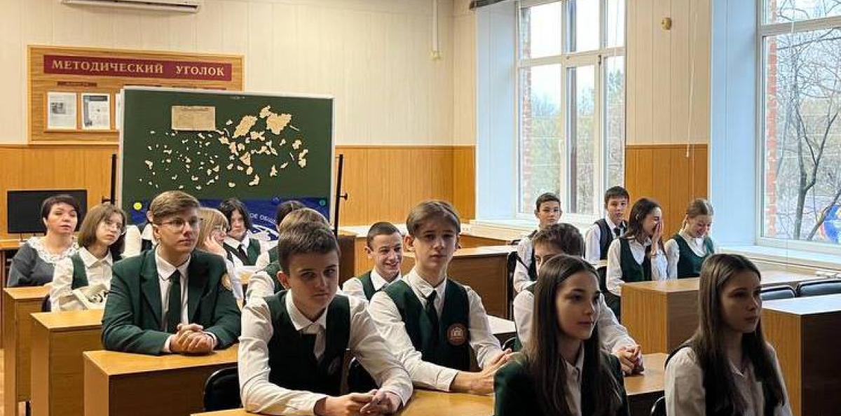 Презентация Молодежного клуба РГО "Салют" в рамках Дня открытых дверей в Армавирском юридическом техникуме Презентация Молодежного клуба РГО "Салют" в рамках Дня открытых дверей в Армавирском юридическом техникуме