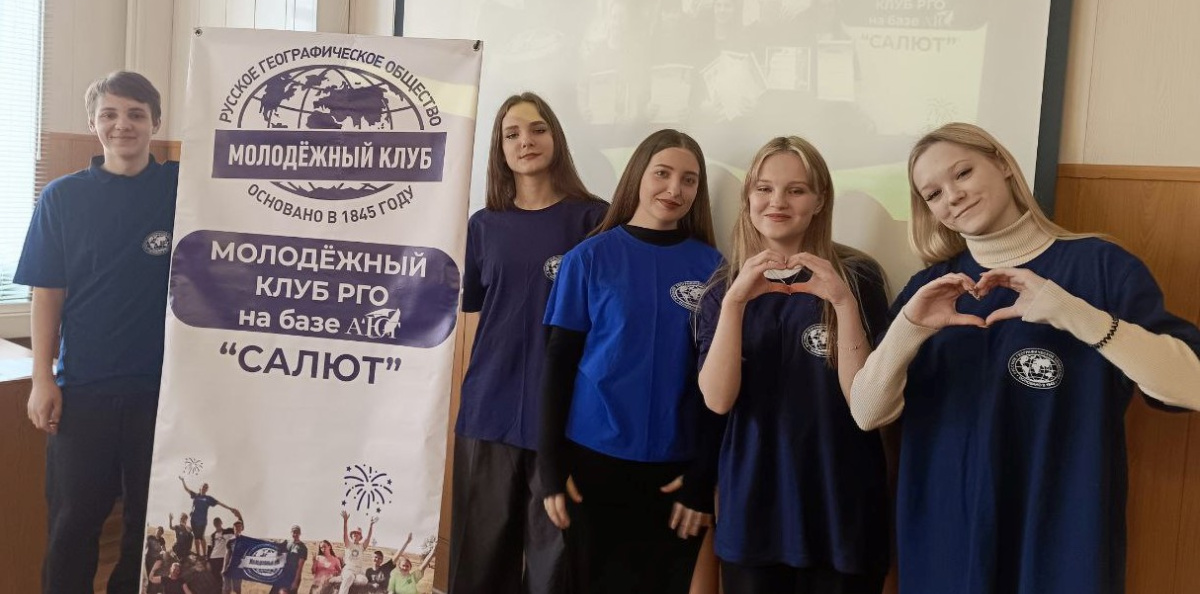 Активисты МК РГО "Салют" проводят мастер-классы по сбору спилс-карт Активисты МК РГО "Салют" проводят мастер-классы по сбору спилс-карт