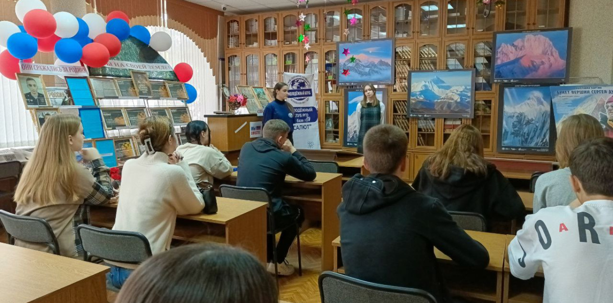 Выставка "Букет вершин Сергея Дудко" в АЮТ Выставка "Букет вершин Сергея Дудко" в АЮТ