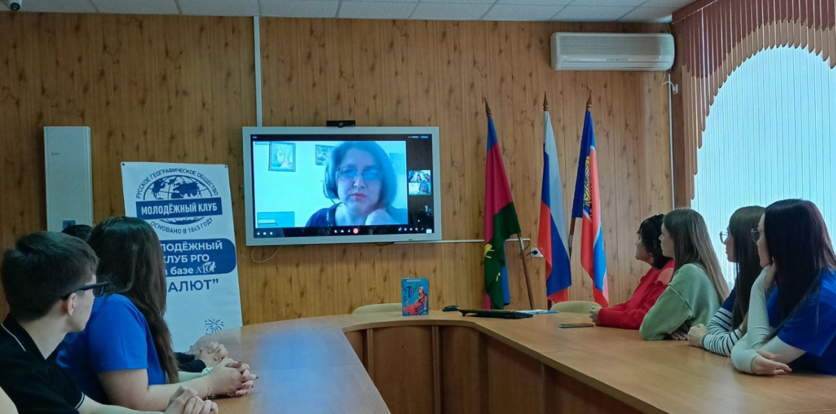 Сохраняя океаны: видеомост с писателем-фантастом Октавией Колотилиной Сохраняя океаны: видеомост с писателем-фантастом Октавией Колотилиной
