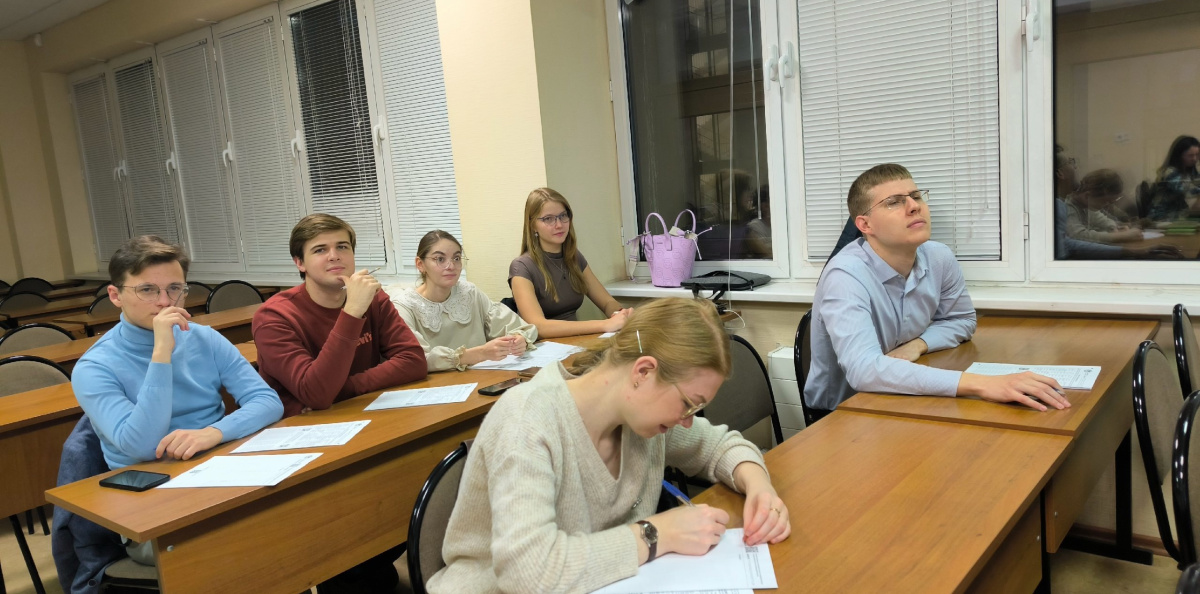 Во время написания диктанта Во время написания диктанта