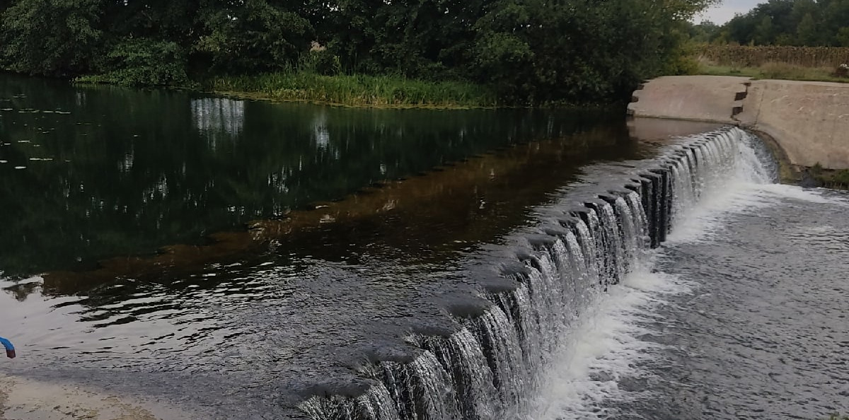У плотины на реке Савала