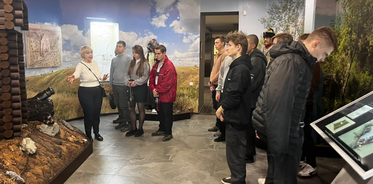 Активисты МК РГО "Донбасс" с экскурсией в краеведческом музее Активисты МК РГО "Донбасс" с экскурсией в краеведческом музее