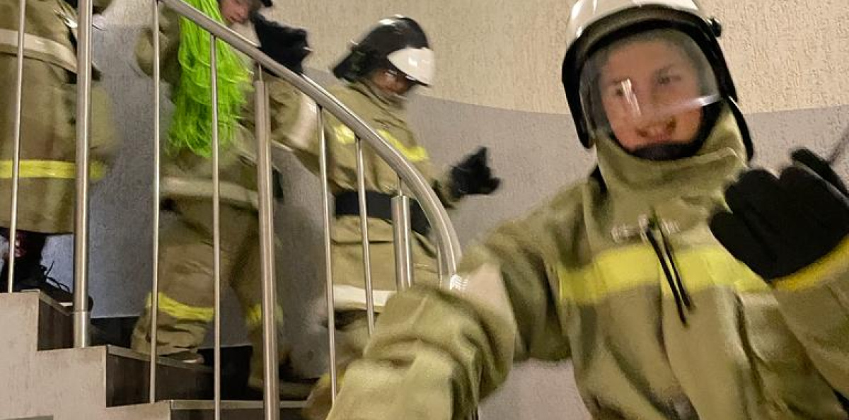 Юные спасатели спешат на помощь Юные спасатели спешат на помощь