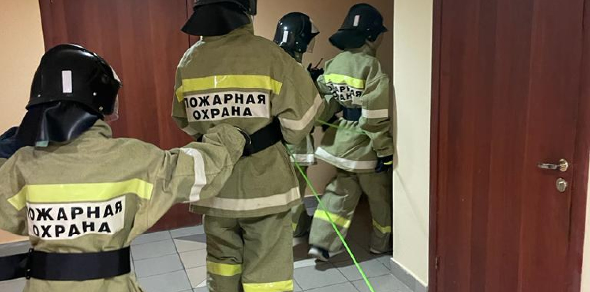 Команда спасателей идет вперед Команда спасателей идет вперед
