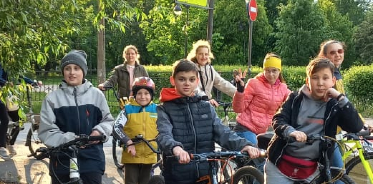 Велопрогулка. Остановка на улице Пинегина