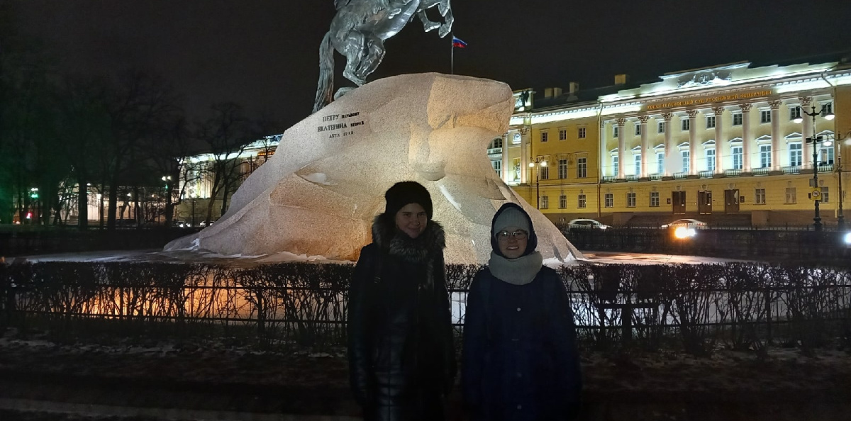 Участницы конференции осматривают достопримечательности Санкт-Петербурга Участницы конференции осматривают достопримечательности Санкт-Петербурга