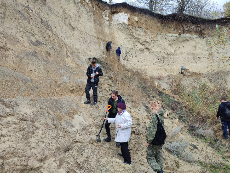 Изучение геологического строения верхнего мела в карьере