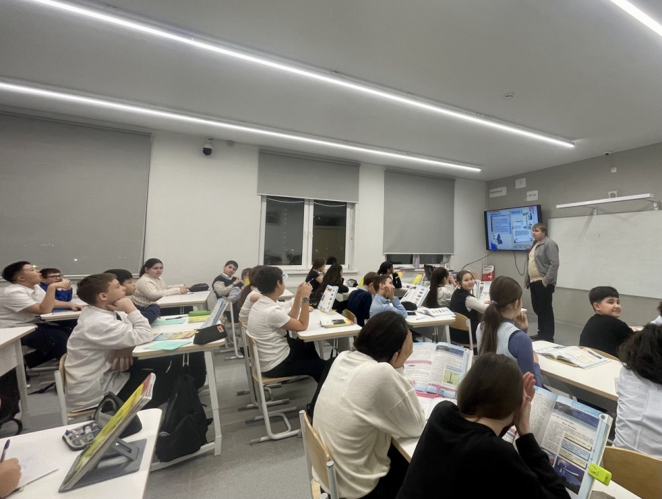 Школьники «Лицея №34» в процессе написания Географического диктанта