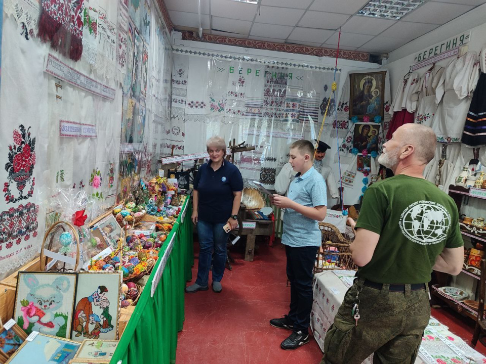 В школьном музее Фрунзенской школы