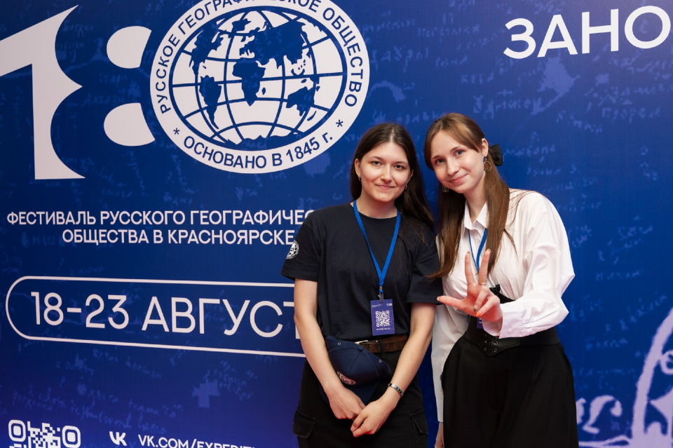 Активисты молодежного клуба на открытии Фестиваля