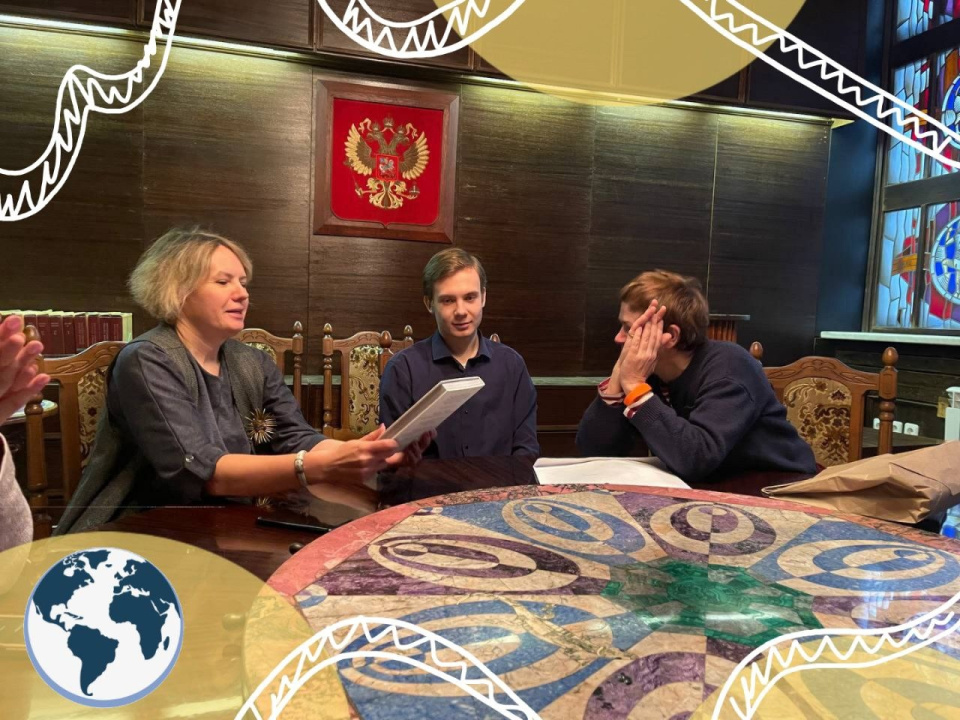 Подарок директору музея Наумовой Ирине Олеговне - книга о Геолого-минералогическом музее им. В.И Зубова