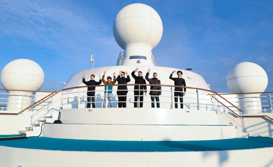 Юные знатоки географии отправятся в круиз на 11-палубном лайнере Astoria Grande.