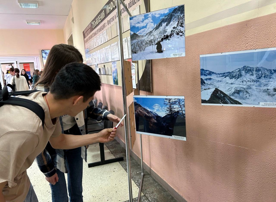 У фотовыставки